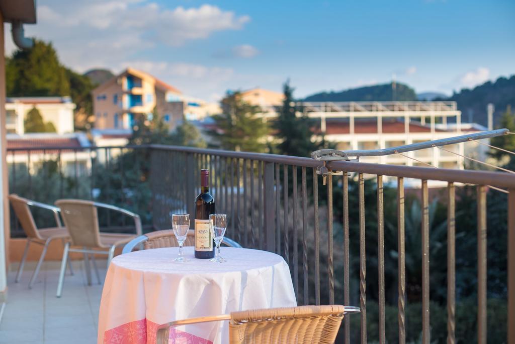 Villa Nadezda Petrovac Exteriör bild